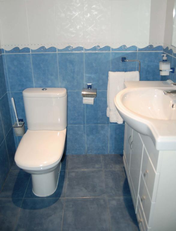 Hostal Los Claveles Torrejon de Ardoz Exterior photo
